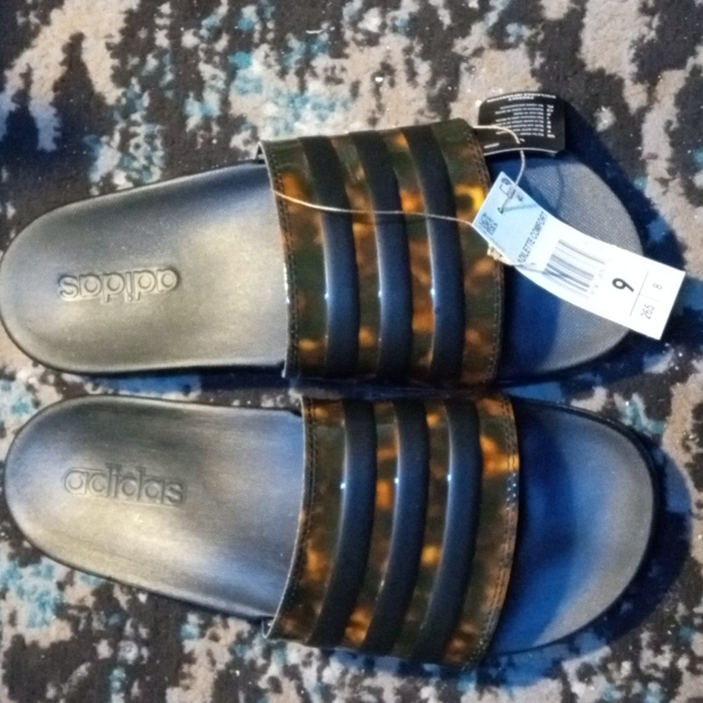 Adidas adilette comfort slides